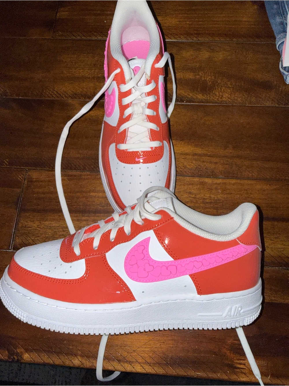 Kids /womans 6.5 Low-Top Athletic Sneakers in White and Bright Pink